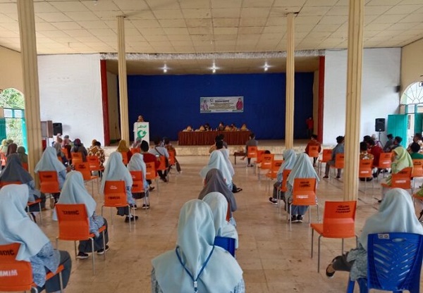 Kegiatan Pesantren di Aula Besar dengan Penerapan Protokol Kesehatan. (foto: ist/*)