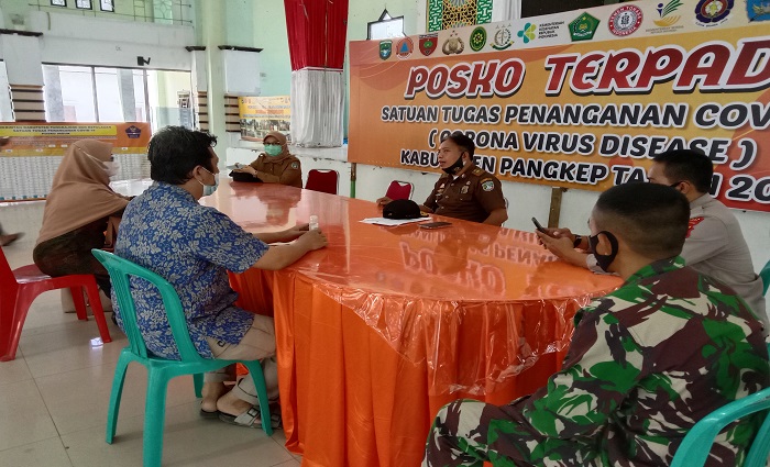 Ketua YASDIC IMMIM Pangkep dan Humas Pesantren koordinasi dengan Tim Satgas Covid-19 Kabupaten Pangkep. (foto: ist/*)