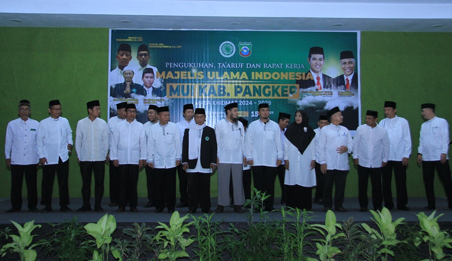 Pengukuhan Pengurus MUI Pangkep. (foto: ist/*)